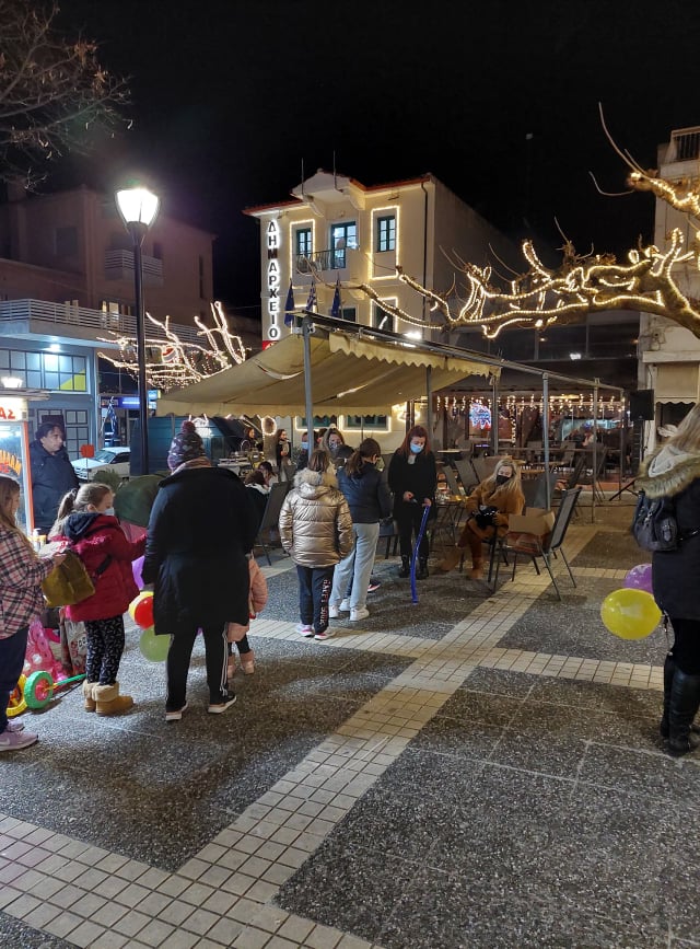 o karagkiozis kai h magissa frikantela12