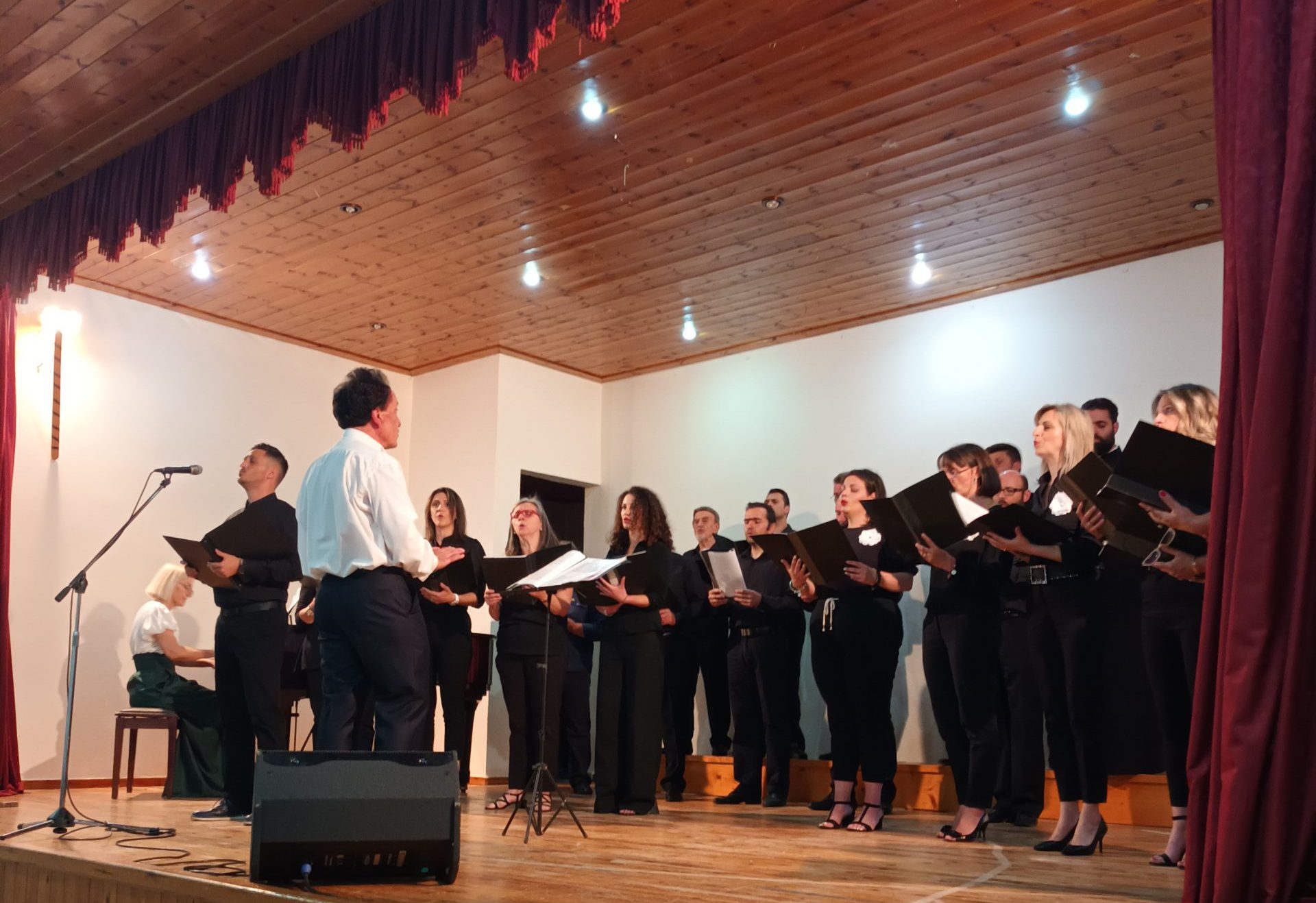 ΜΟΥΣΙΚΗ ΕΚΔΗΛΩΣΗ ΑΠΟ ΤΟΝ ΜΟΥΣΙΚΟ ΠΟΛΙΤΙΣΤΙΚΟ ΣΥΛΛΟΓΟ, ΧΟΡΩΔΙΑ ΚΑΡΠΕΝΗΣΙΟΥ, «ANTONIO VIVALDI»