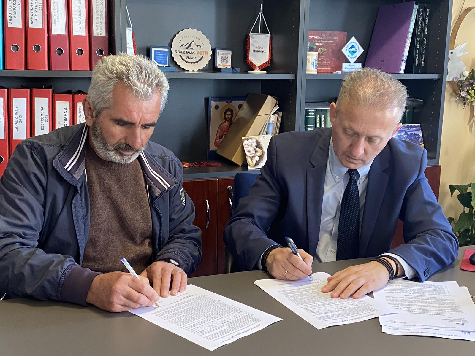 Υπογραφή Σύμβασης Κατασκευής έργου ”ΕΣΩΤΕΡΙΚΗ ΟΔΟΠΟΙΙΑ Δ.Ε. ΑΓΙΟΥ ΓΕΩΡΓΙΟΥ & ΚΟΙΝΟΤΗΤΑΣ ΤΥΜΦΡΗΣΤΟΥ”