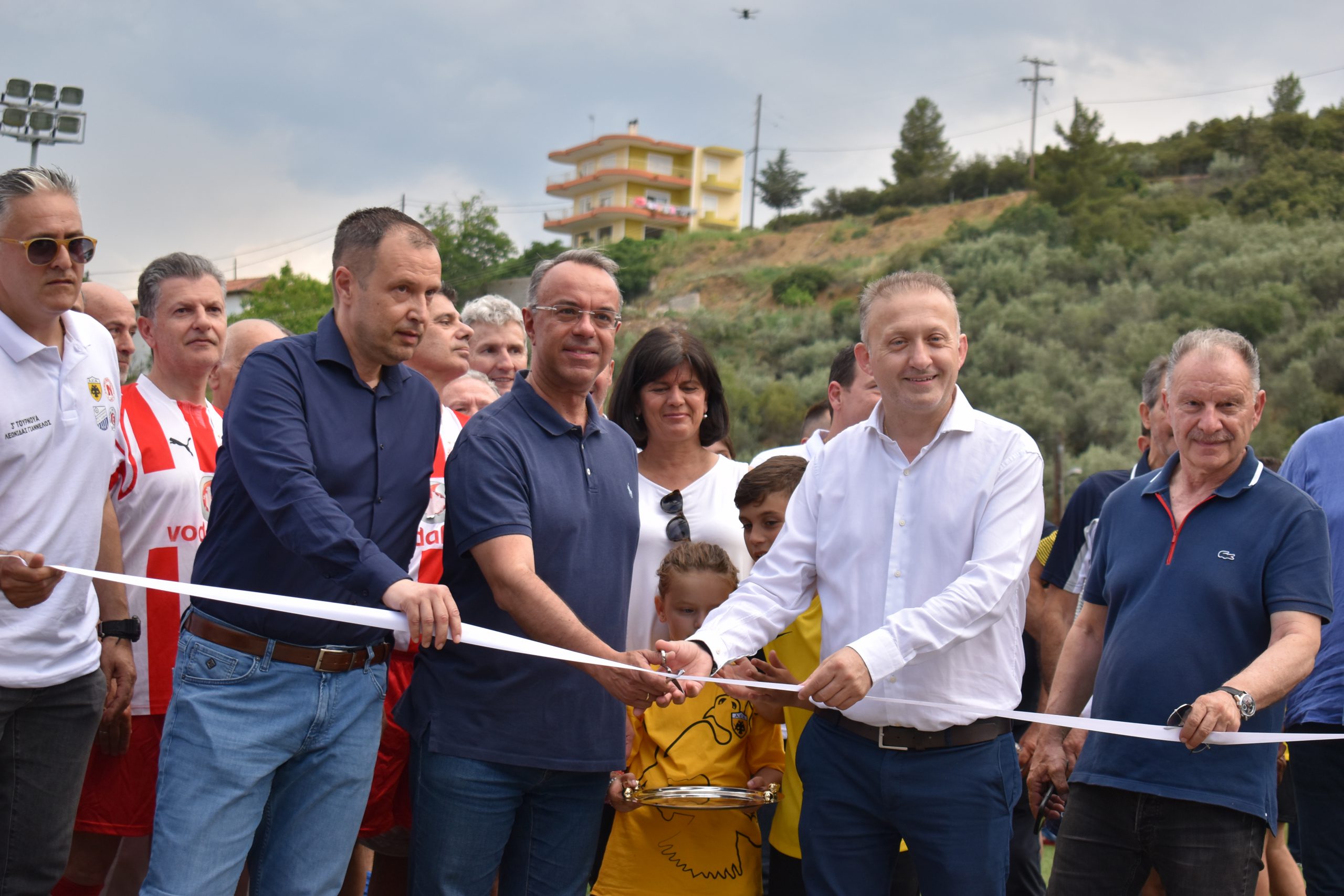 Πραγματοποιήθηκαν τα εγκαίνια του ανακατασκευασμένου γηπέδου Μακρακώμης “Λεωνίδας Γιαννέλλος” και το 3ο Τουρνουά ποδοσφαίρου “Λεωνίδας Γιαννέλος”