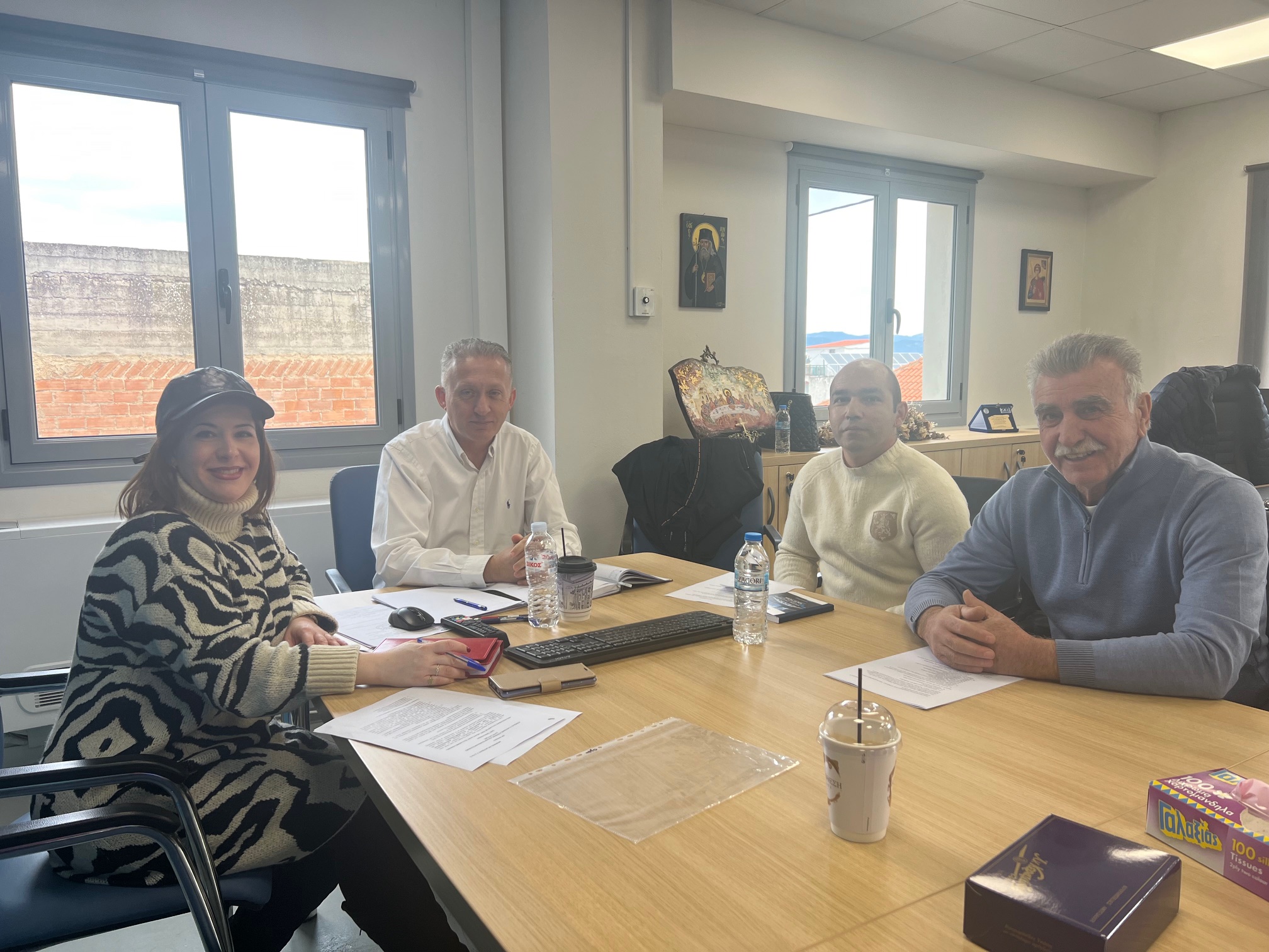 Συνάντηση του Δημάρχου με τον Πρόεδρο της κοινότητας Παλαιοβράχας και τον Πρόεδρο του Πολιτιστικού Συλλόγου Απανταχού Παλαιοβραχινών