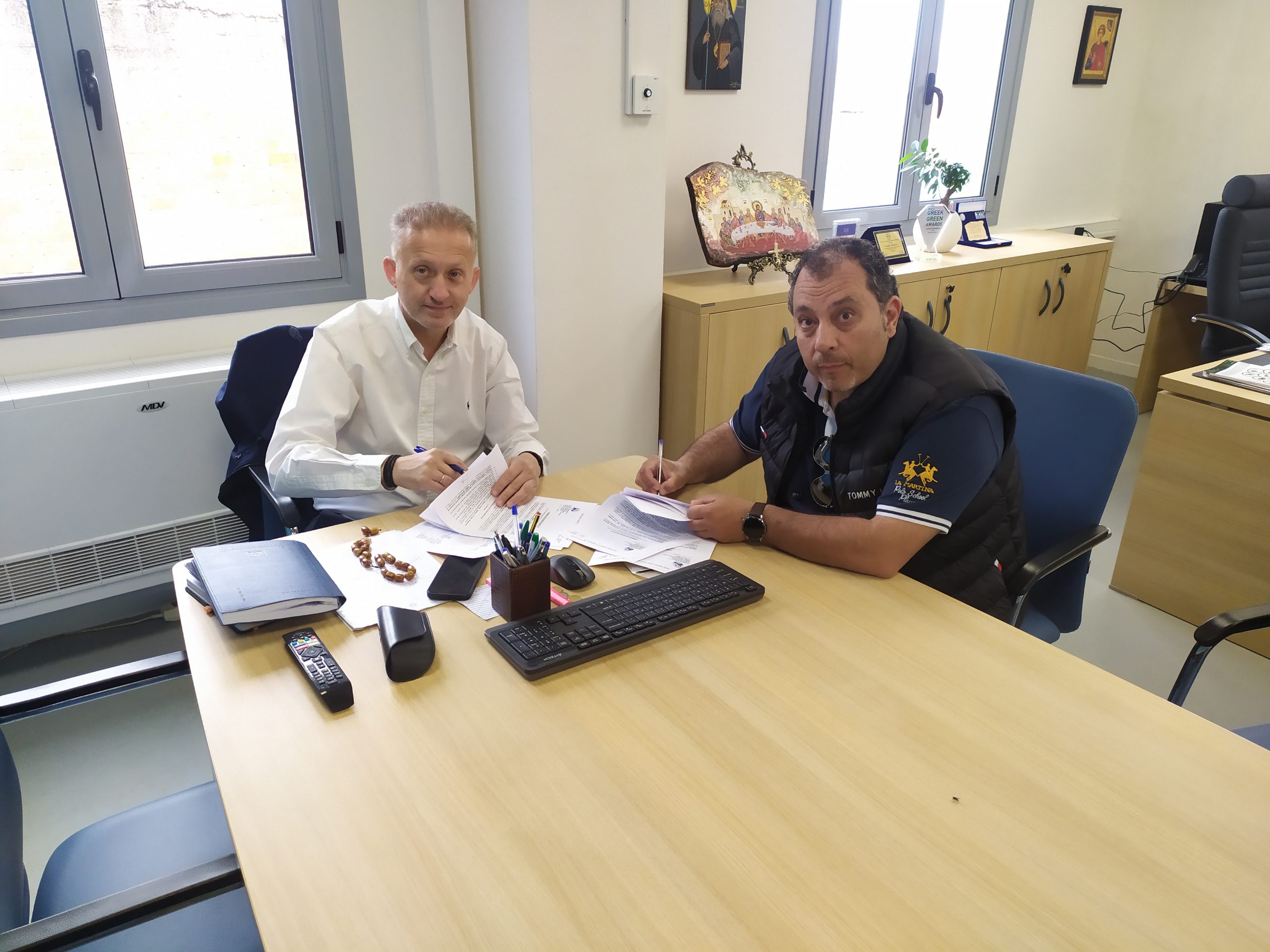 Υπογραφή Σύμβασης Κατασκευής Έργου: “ΒΕΛΤΙΩΣΗ ΔΡΟΜΟΥ ΔΙΑΦΥΓΗΣ ΠΥΡΟΠΛΗΚΤΗΣ ΠΕΡΙΟΧΗΣ ΚΟΙΝΟΤΗΤΑΣ ΑΣΒΕΣΤΙΟΥ ΔΗΜΟΥ ΜΑΚΡΑΚΩΜΗΣ”